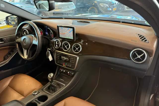 Mercedes-Benz GLA-Klasse (2014) thumbnail 2