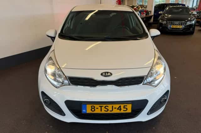 Kia Rio (2014) thumbnail 3