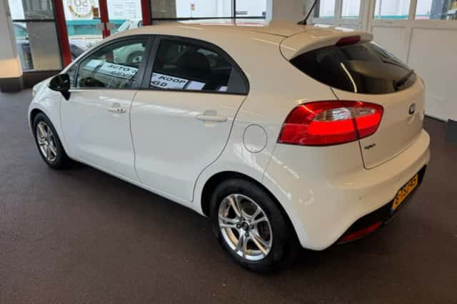 Kia Rio (2014) thumbnail 5