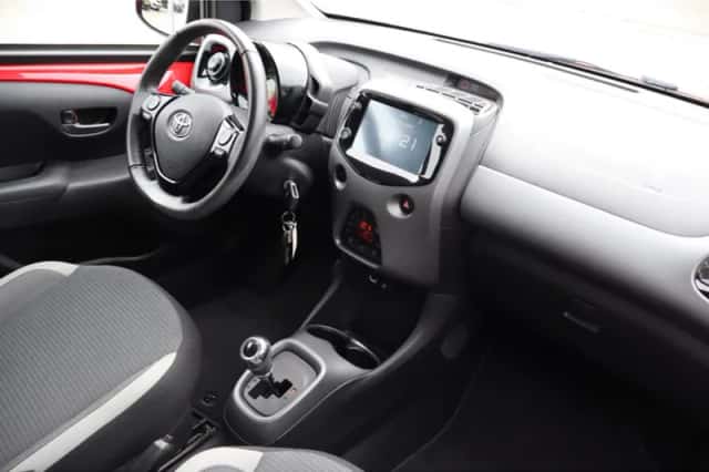 Toyota Aygo (2021) thumbnail 2
