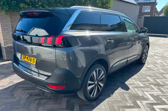 Peugeot 5008 (2018) thumbnail 2