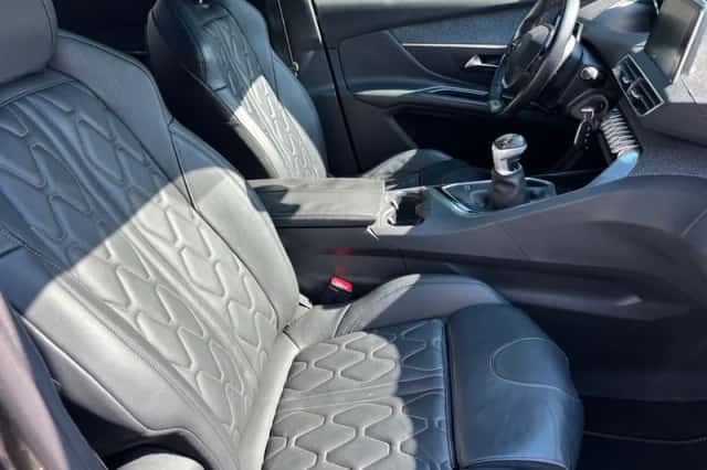 Peugeot 5008 (2018) thumbnail 6