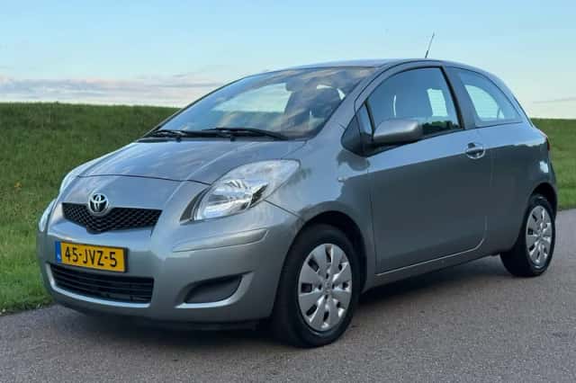 Toyota Yaris (2009) thumbnail 1