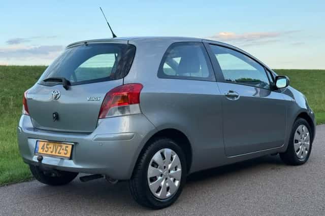 Toyota Yaris (2009) thumbnail 4