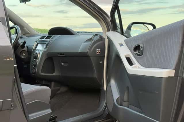Toyota Yaris (2009) thumbnail 5