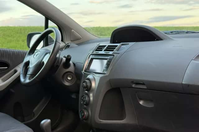 Toyota Yaris (2009) thumbnail 6