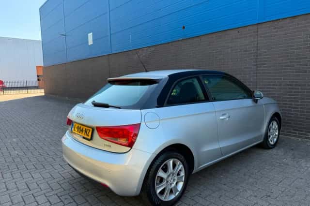 Audi A1 (2011) thumbnail 2