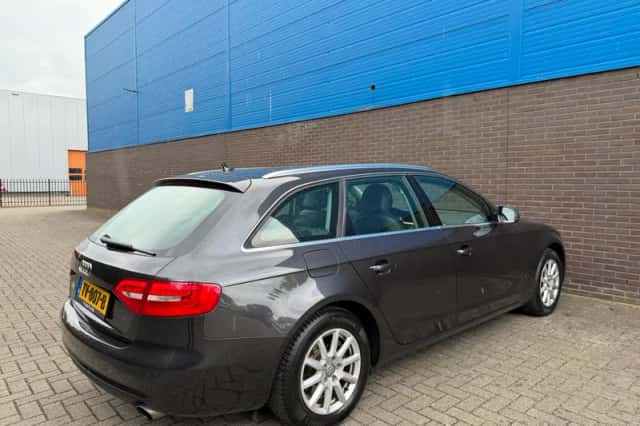 Audi A4 (2014) thumbnail 3
