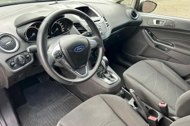 Ford Fiesta (2015) thumbnail 2