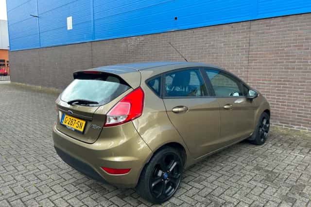 Ford Fiesta (2015) thumbnail 3