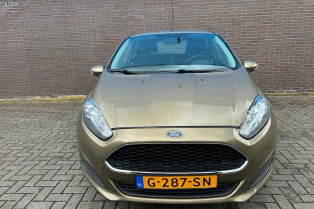Ford Fiesta (2015) thumbnail 5