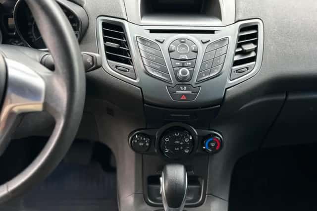 Ford Fiesta (2015) thumbnail 6