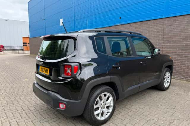 Jeep Renegade (2016) thumbnail 3