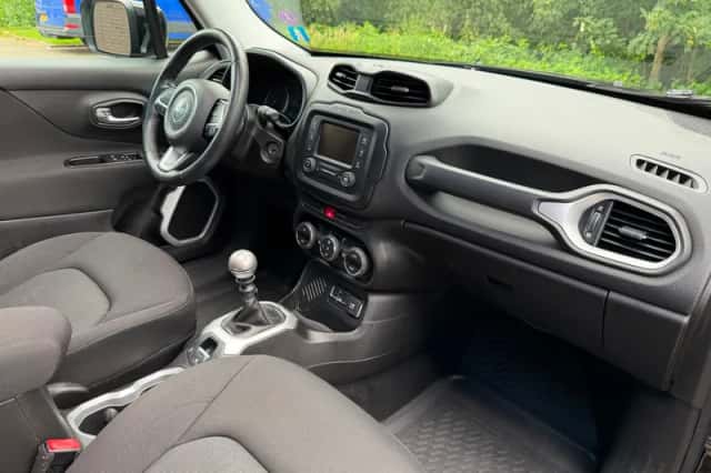 Jeep Renegade (2016) thumbnail 4