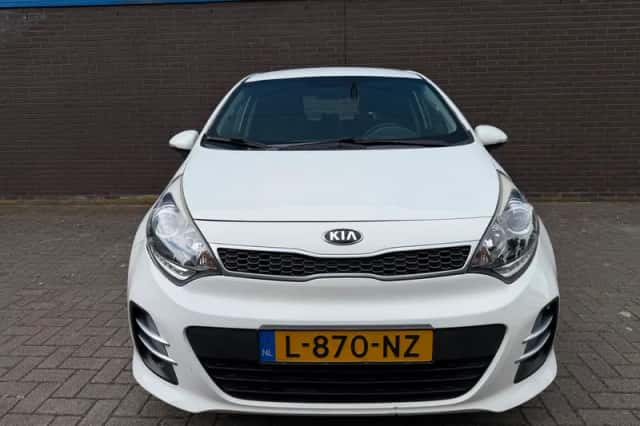 Kia Rio (2015) thumbnail 5