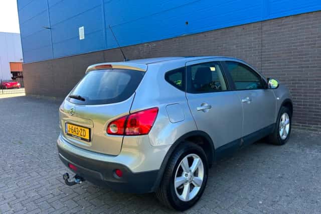 Nissan Qashqai (2008) thumbnail 3