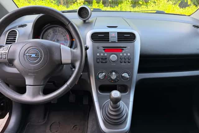 Opel Agila (2014) thumbnail 6