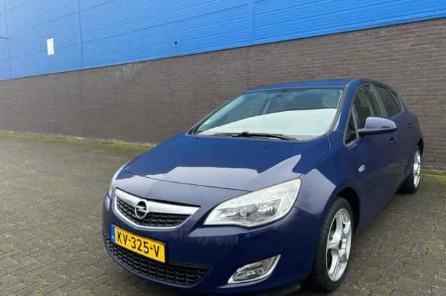Opel Astra (2011) thumbnail 1
