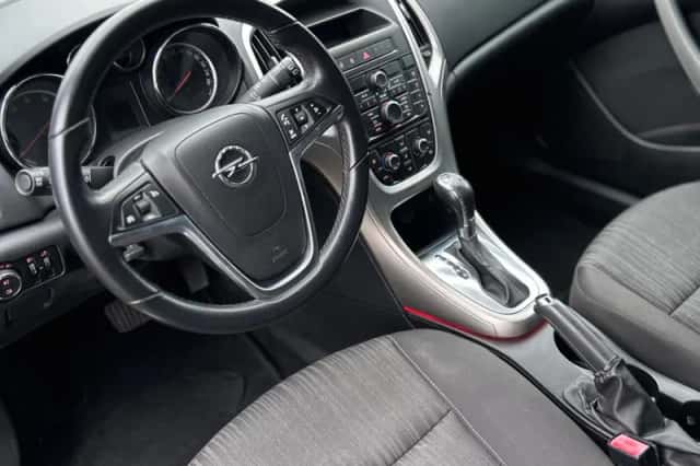 Opel Astra (2011) thumbnail 2