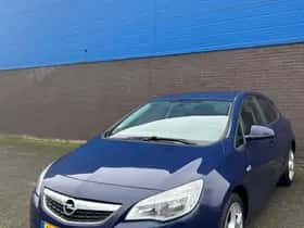 Opel Astra (2011) thumbnail 13