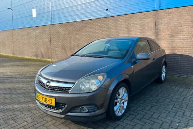Opel Astra GTC (2009) thumbnail 1