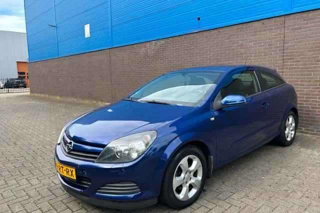Opel Astra GTC (2005)