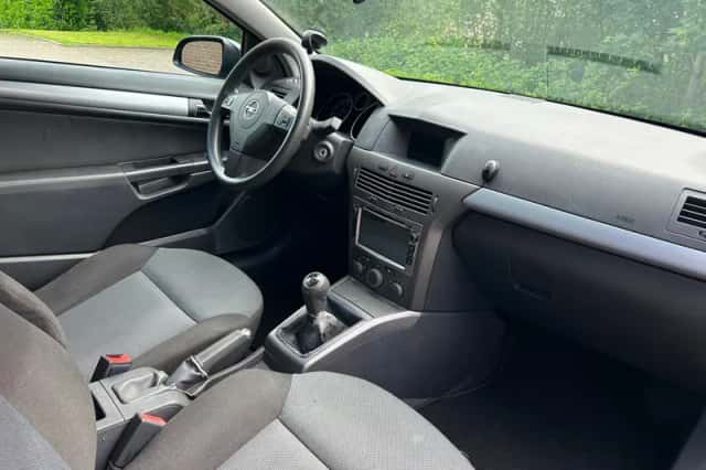 Opel Astra GTC (2005) thumbnail 4