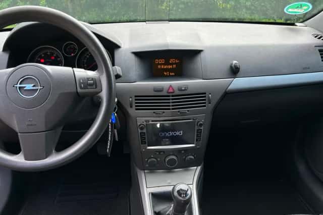 Opel Astra GTC (2005) thumbnail 6