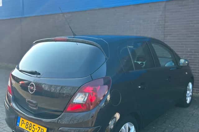 Opel Corsa (2009) thumbnail 3