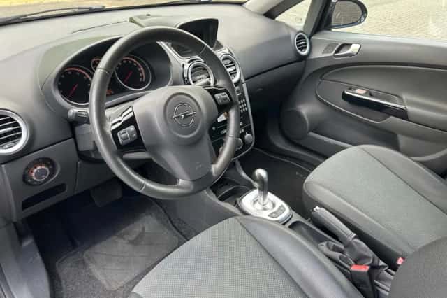 Opel Corsa (2009) thumbnail 2
