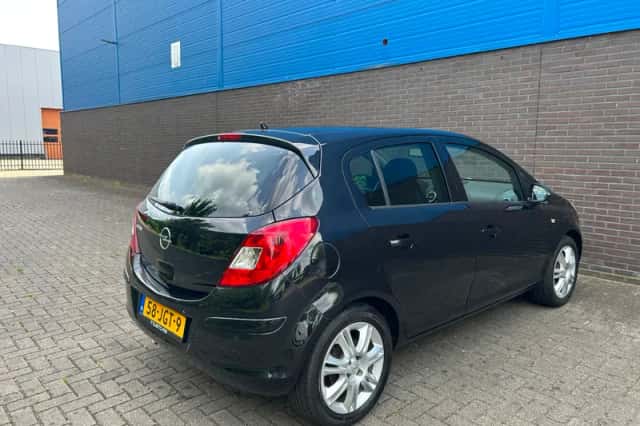 Opel Corsa (2009) thumbnail 3