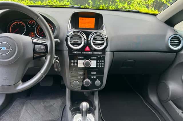 Opel Corsa (2009) thumbnail 6