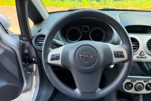 Opel Corsa (2008) thumbnail 2