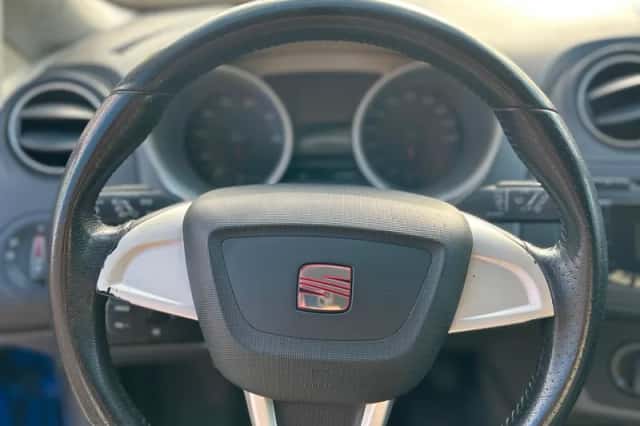 SEAT Ibiza (2010) thumbnail 2