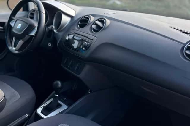 SEAT Ibiza (2010) thumbnail 4