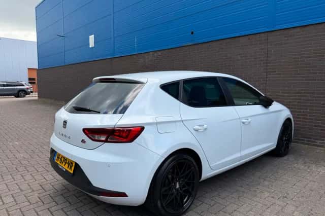 SEAT Leon (2013) thumbnail 3
