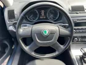 Škoda Octavia (2010) thumbnail 12