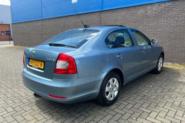 Škoda Octavia (2010) thumbnail 3