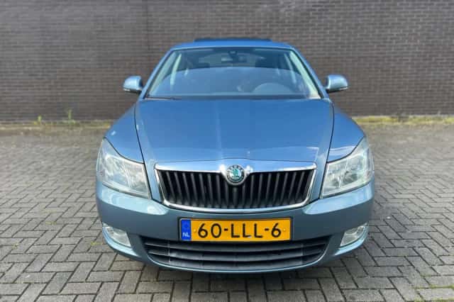 Škoda Octavia (2010) thumbnail 5
