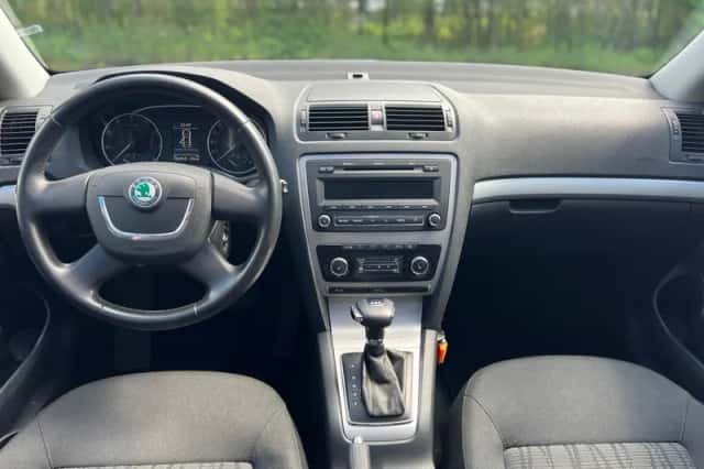 Škoda Octavia (2010) thumbnail 6
