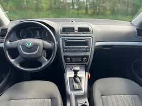 Škoda Octavia (2010) thumbnail 6