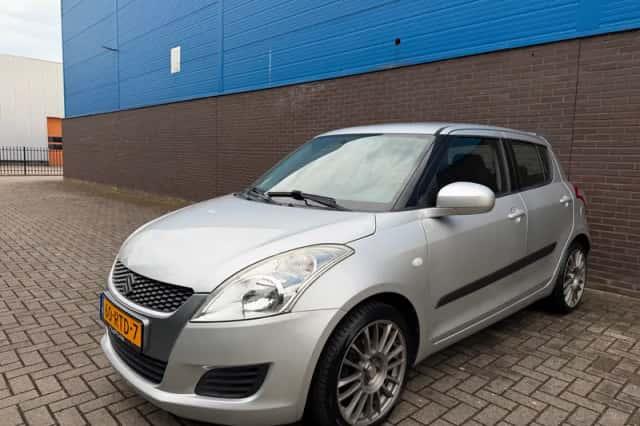 Suzuki Swift (2011) thumbnail 1