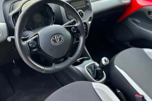 Toyota Aygo (2014) thumbnail 2