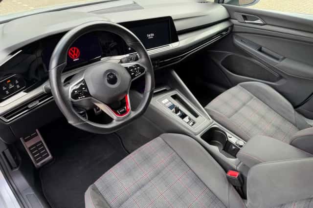 Volkswagen Golf (2021) thumbnail 2
