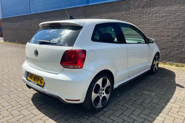 Volkswagen Polo (2012) thumbnail 3