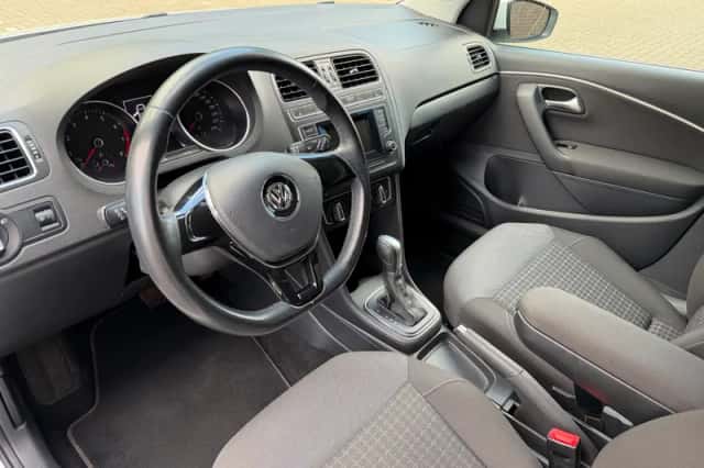 Volkswagen Polo (2015) thumbnail 2