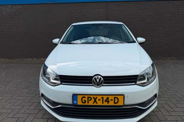 Volkswagen Polo (2015) thumbnail 5