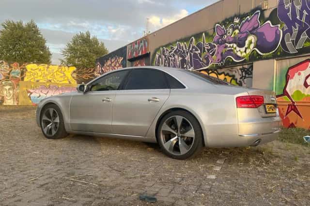 Audi A8 (2011) thumbnail 6