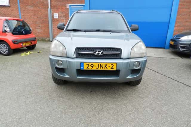 Hyundai Tucson (2009) thumbnail 2