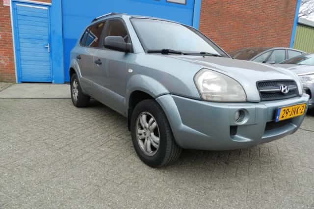 Hyundai Tucson (2009) thumbnail 3